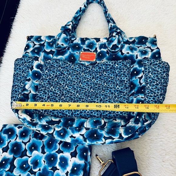 Marc by Marc Jacobs Floral Blue/White Tote Bag w/ mat & straps - Picture 9 of 16